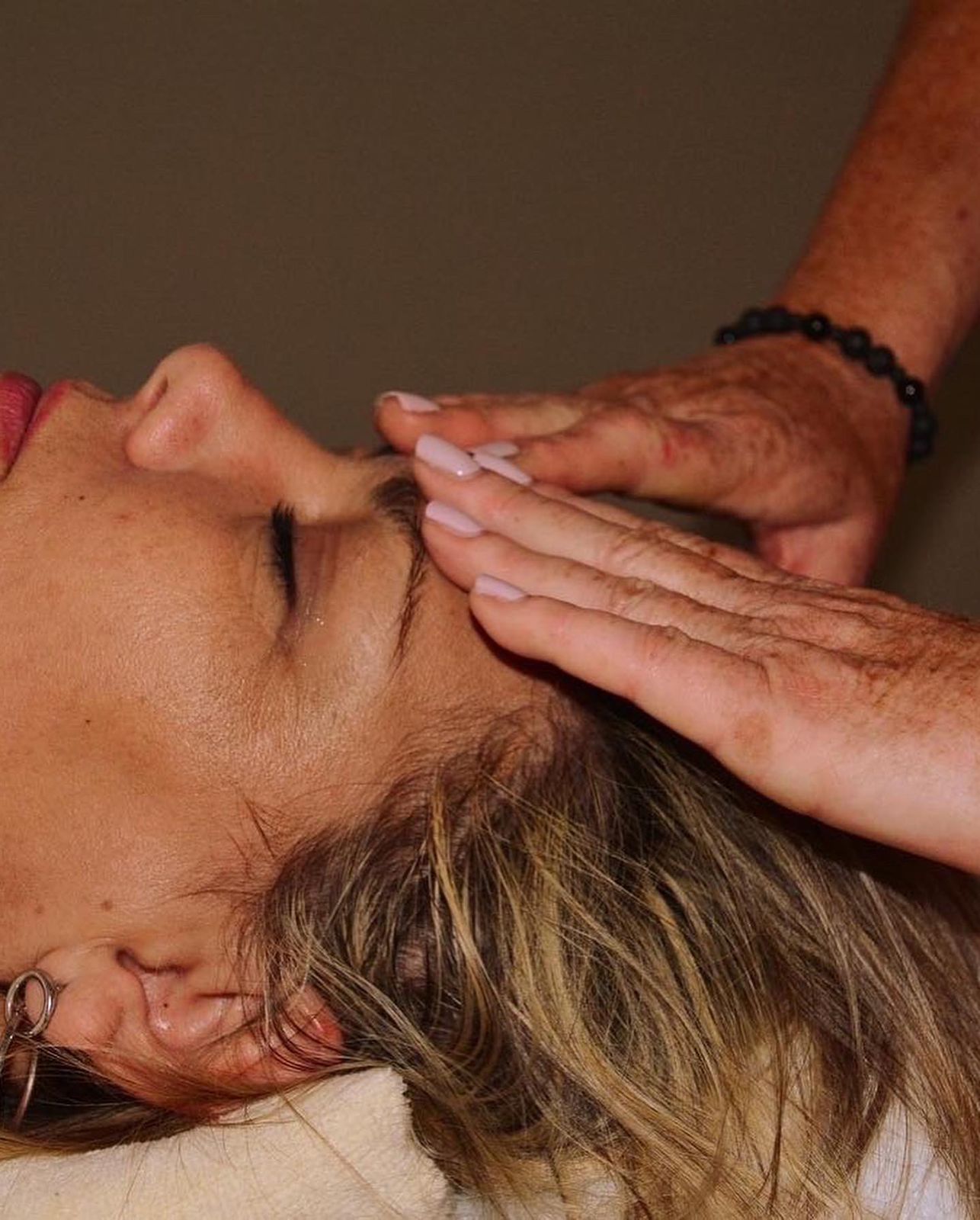 Head massage therapy