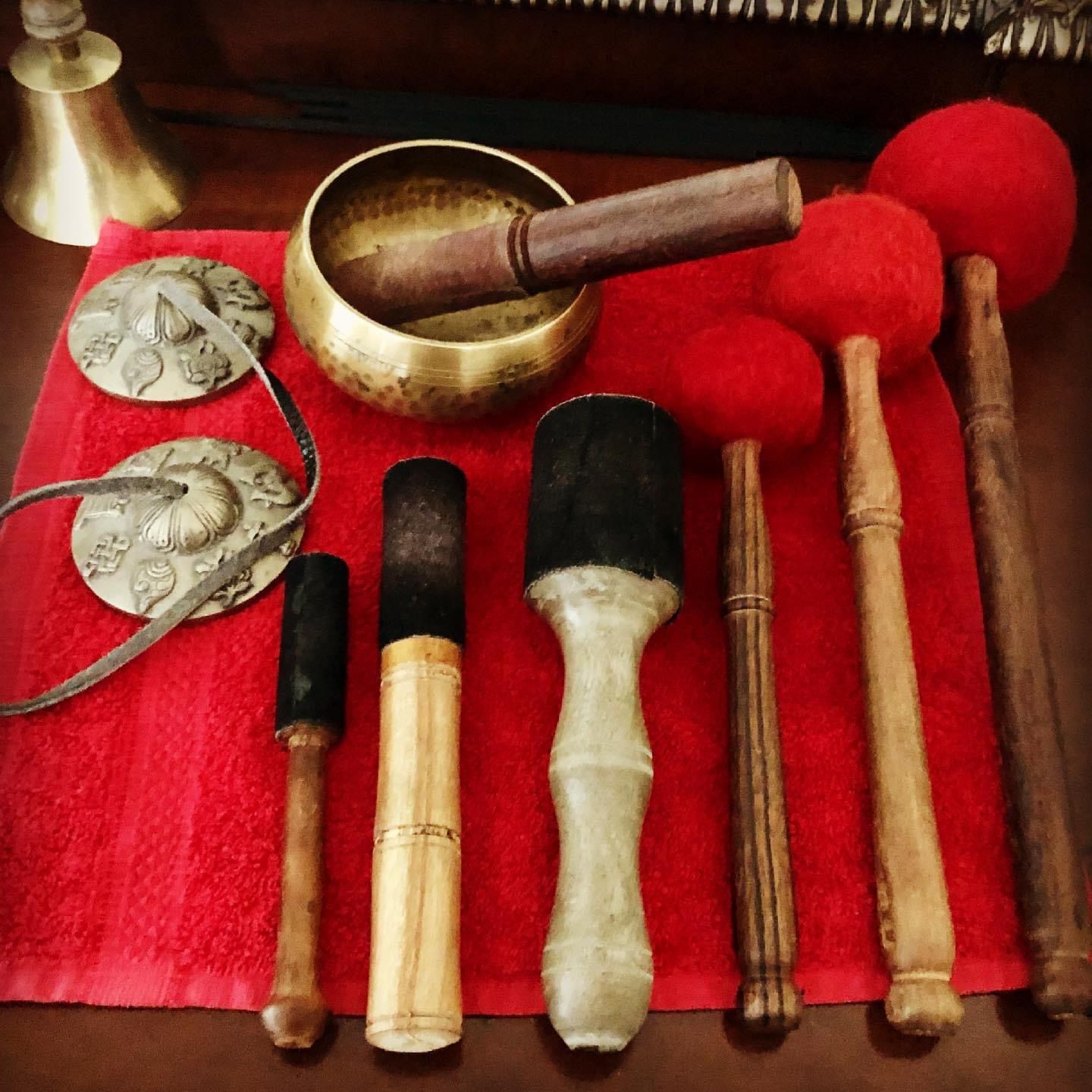 Equipment of Tibetan singing bowls